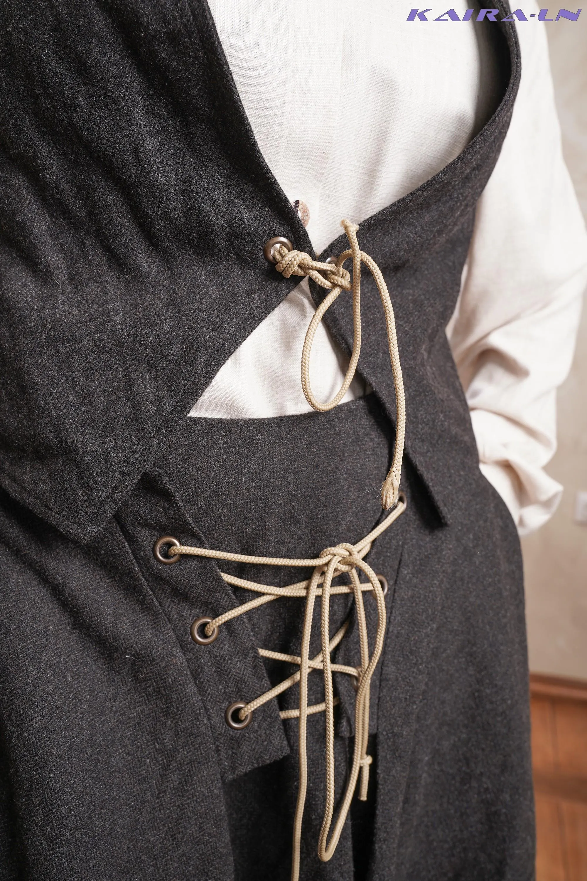 Вълнена пола с висока талия: Дълга А-силует пола с връзки